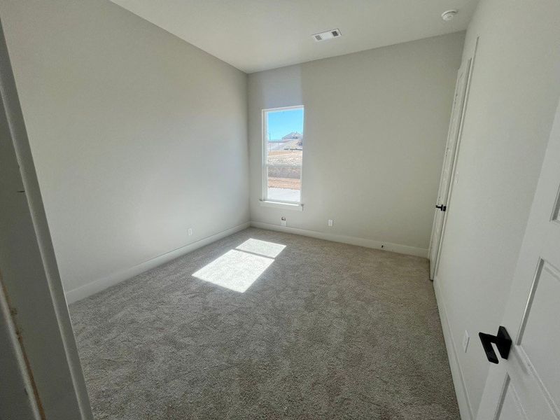 Spacious, unfurnished interior of a new home in Eagle Ridge Estates, Weatherford (Image 7).