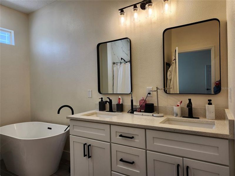 Furnished interior view inside a new home in , Ocala (Image 74).