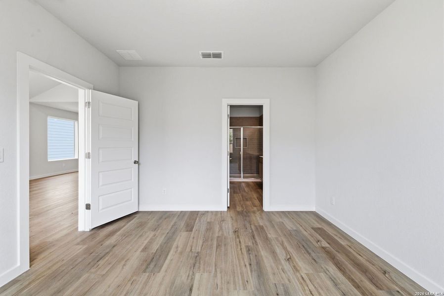 Spacious, unfurnished interior of a new home in Talley Fields, San Antonio (Image 30).