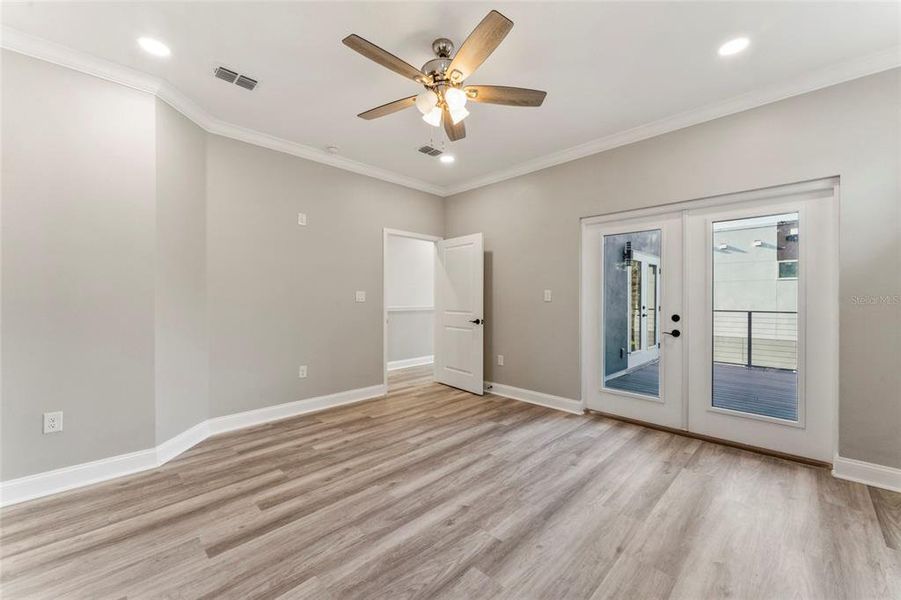Spacious, unfurnished interior of a new home in , Tampa (Image 31).