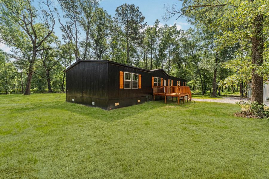 Exterior details and patio area of a home in , Conroe (Image 18).