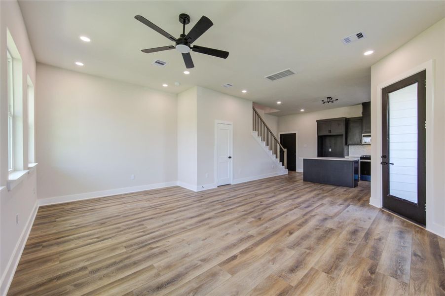 Spacious, unfurnished interior of a new home in , Houston (Image 12).