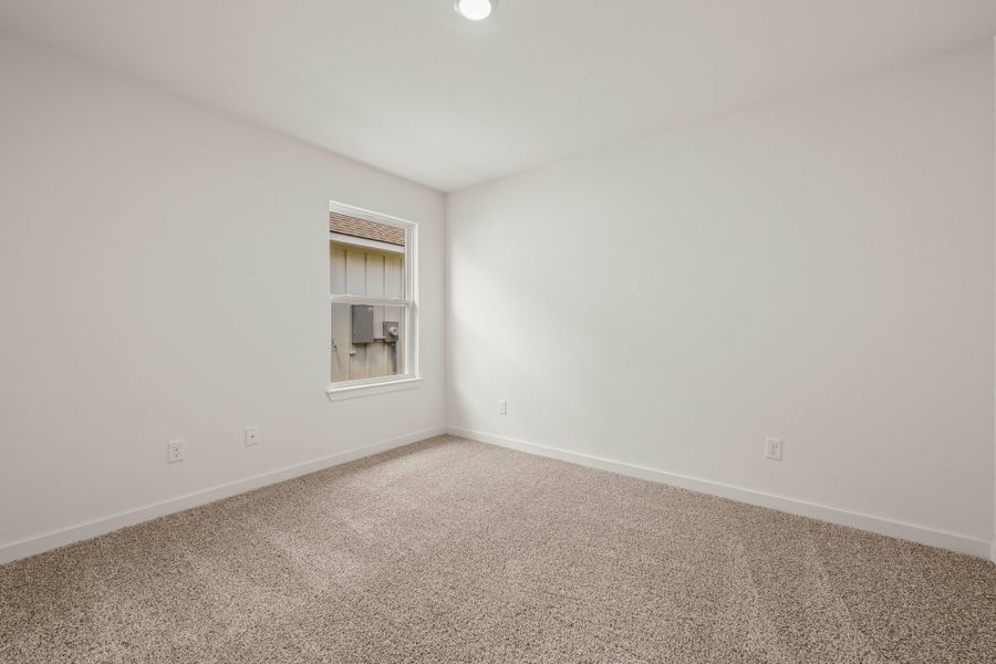 Spacious, unfurnished interior of a new home in Eagles Landing, Waco (Image 11).