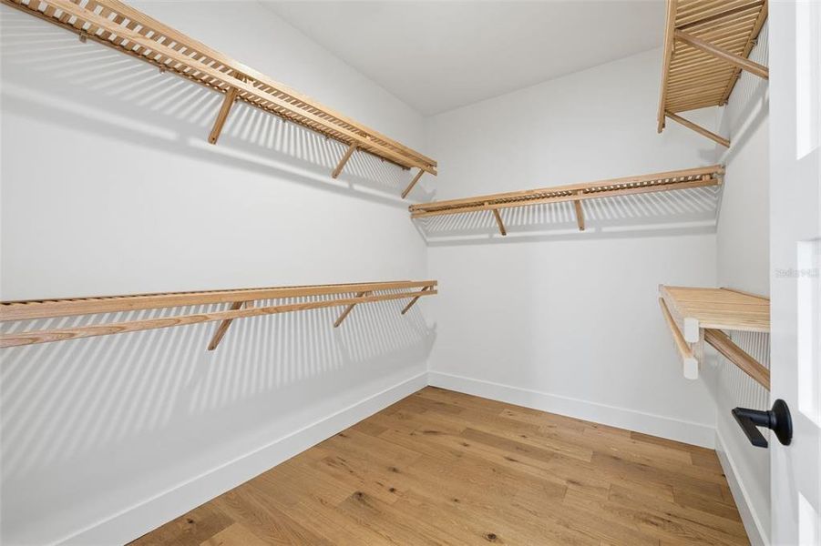 Spacious, unfurnished interior of a new home in , Tampa (Image 42).