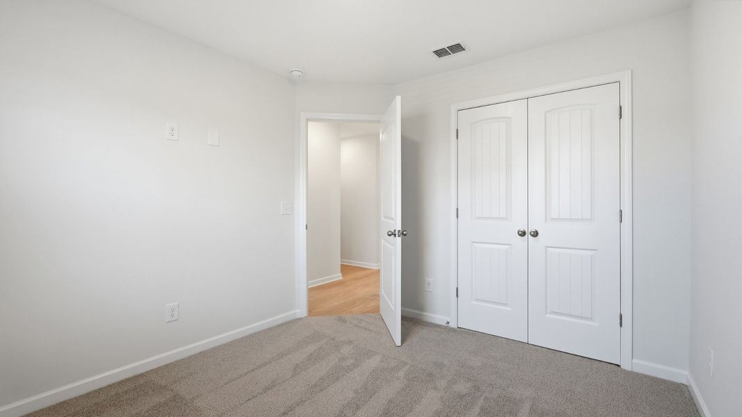 Spacious, unfurnished interior of a new home in Wheatfield, Shelbyville (Image 19).