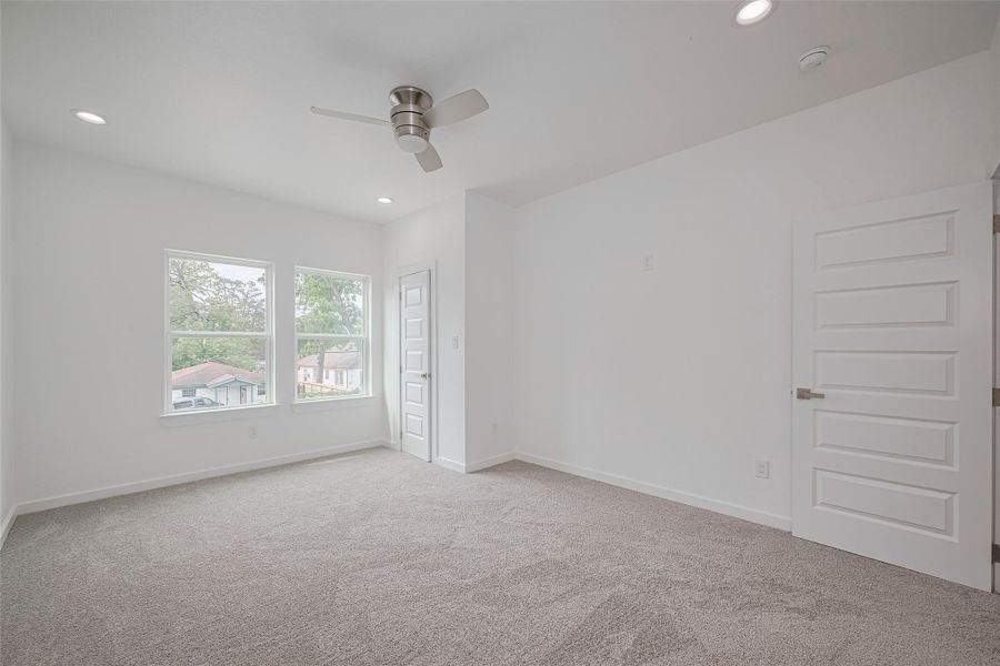 Spacious, unfurnished interior of a new home in , Houston (Image 29).