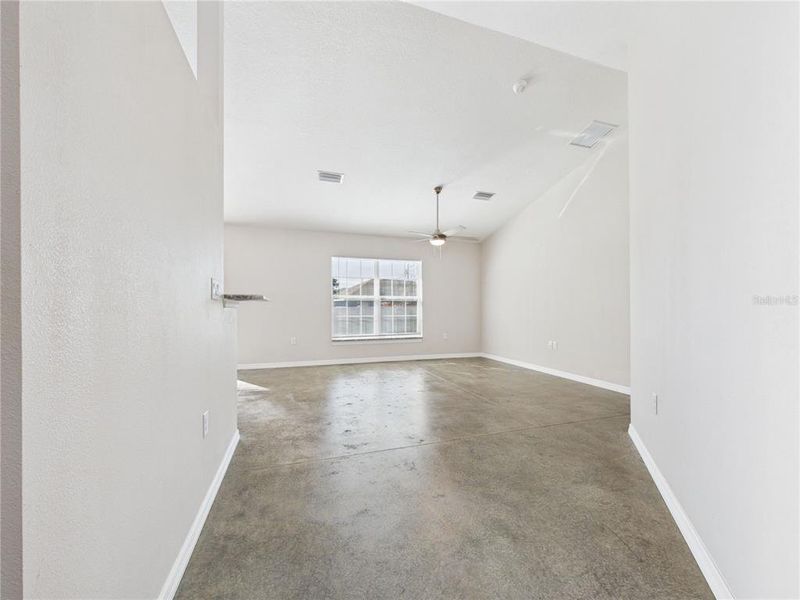 Spacious, unfurnished interior of a new home in , Ocala (Image 15).