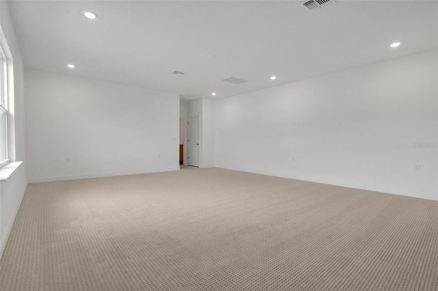 Spacious, unfurnished interior of a new home in Crossroads at Kelly Park, Apopka (Image 39). Spacious, unfurnished interior of a new home in Crossroads at Kelly Park, Apopka (Image 39).