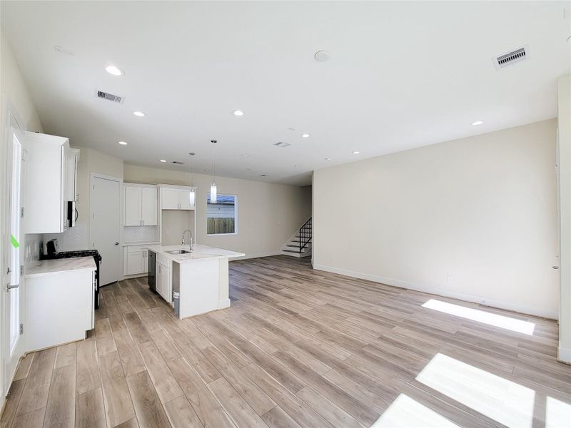 Spacious, unfurnished interior of a new home in , Houston (Image 16).