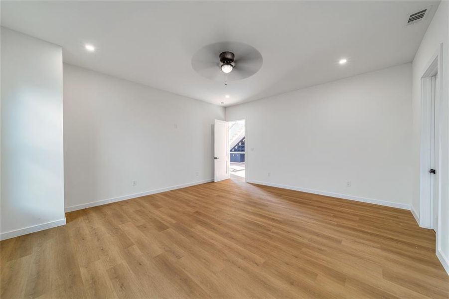Spacious, unfurnished interior of a new home in , Dallas (Image 24).