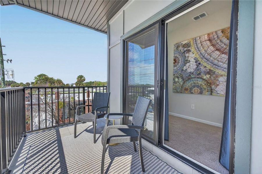 Exterior details and patio area of a home in , Jacksonville (Image 30).