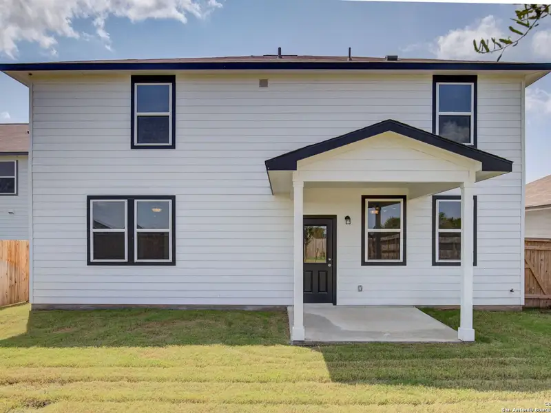 Exterior details and patio area of a home in Hannah Heights, Seguin (Image 2).