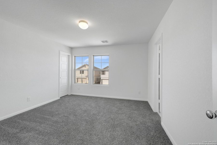 Spacious, unfurnished interior of a new home in Winding Brook, San Antonio (Image 21).