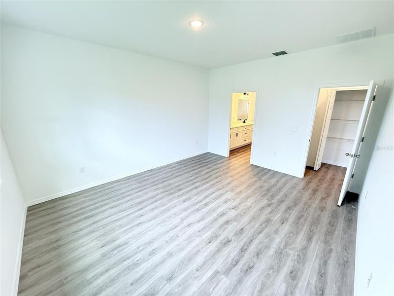 Spacious, unfurnished interior of a new home in , North Port (Image 10).