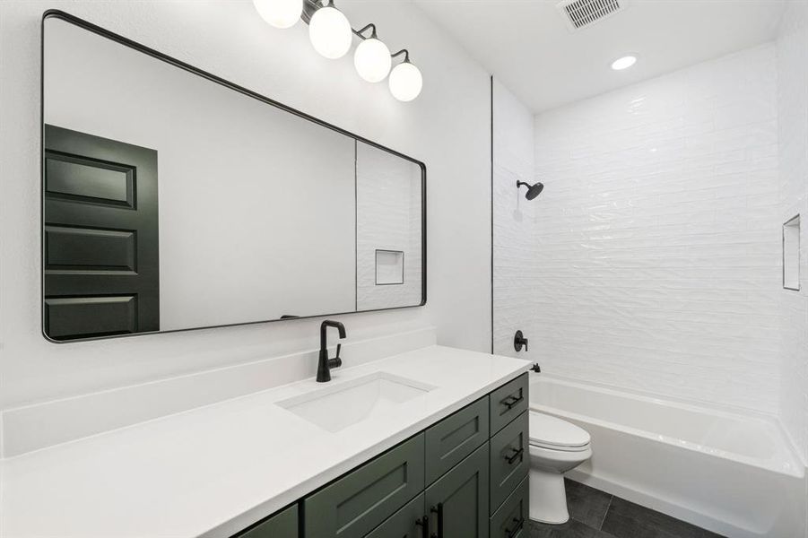 Furnished interior view inside a new home in , Glenn Heights (Image 10).