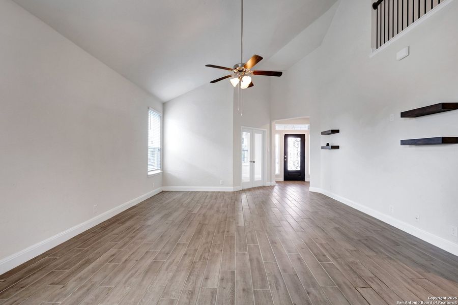 Spacious, unfurnished interior of a new home in Steele Creek, Cibolo (Image 23).