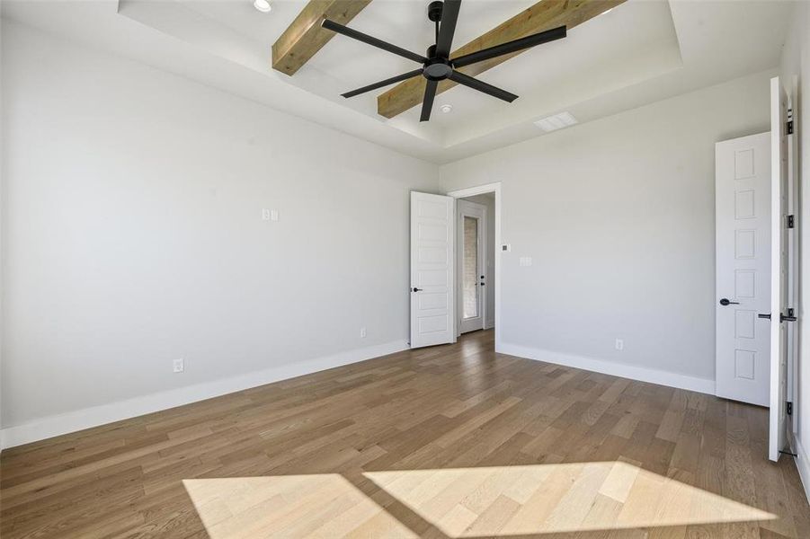 Spacious, unfurnished interior of a new home in , Aledo (Image 17).