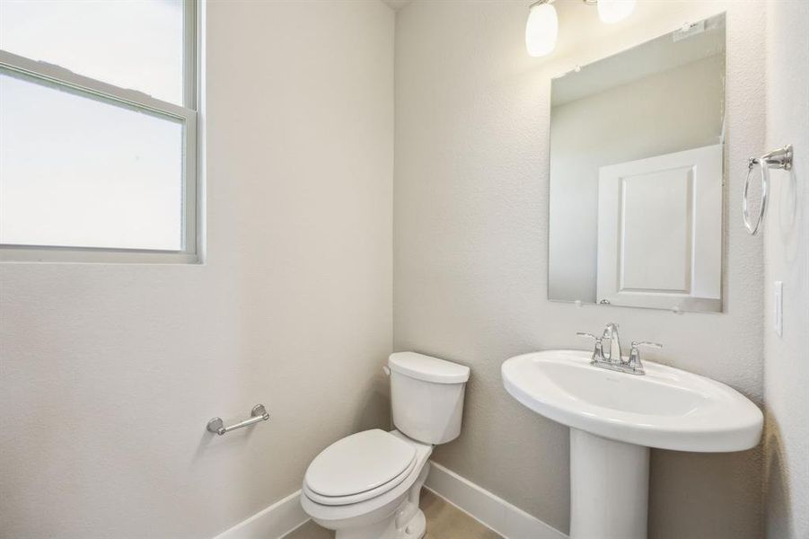 Furnished interior view inside a new home in Ellis Ranch Estates, Waxahachie (Image 10).