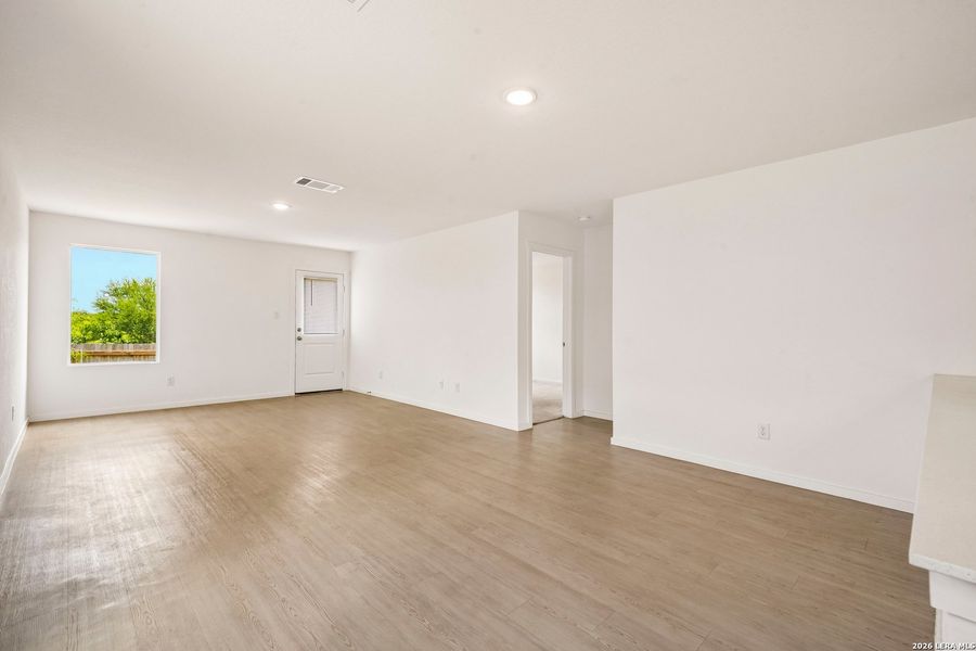Spacious, unfurnished interior of a new home in , Marion (Image 13).