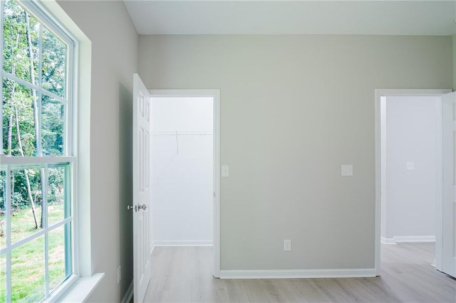 Spacious, unfurnished interior of a new home in , Stockbridge (Image 17).