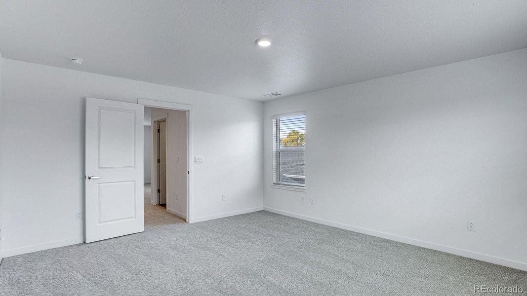 Spacious, unfurnished interior of a new home in Hansen Farm, Fort Collins (Image 31).