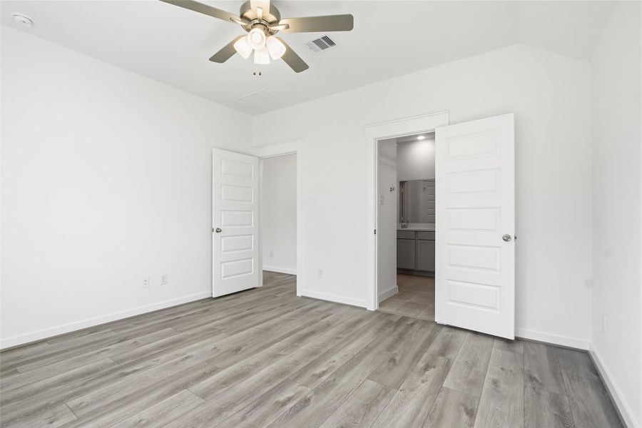 Spacious, unfurnished interior of a new home in Mostyn Springs, Magnolia (Image 23).