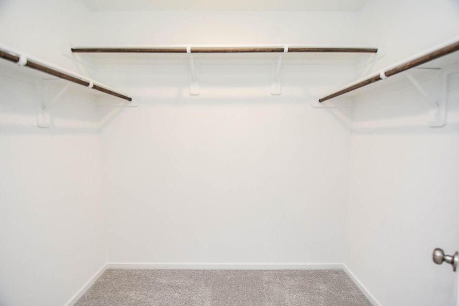Spacious, unfurnished interior of a new home in Ladera Trails, Conroe (Image 33).