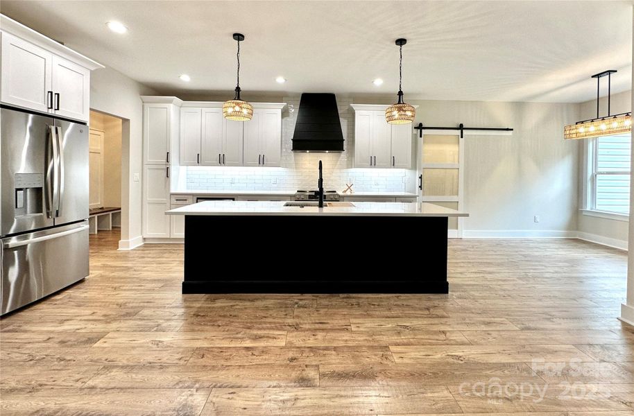 Kitchen Island w/Seating