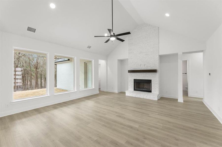 4650 Bonanza-Living Room-1