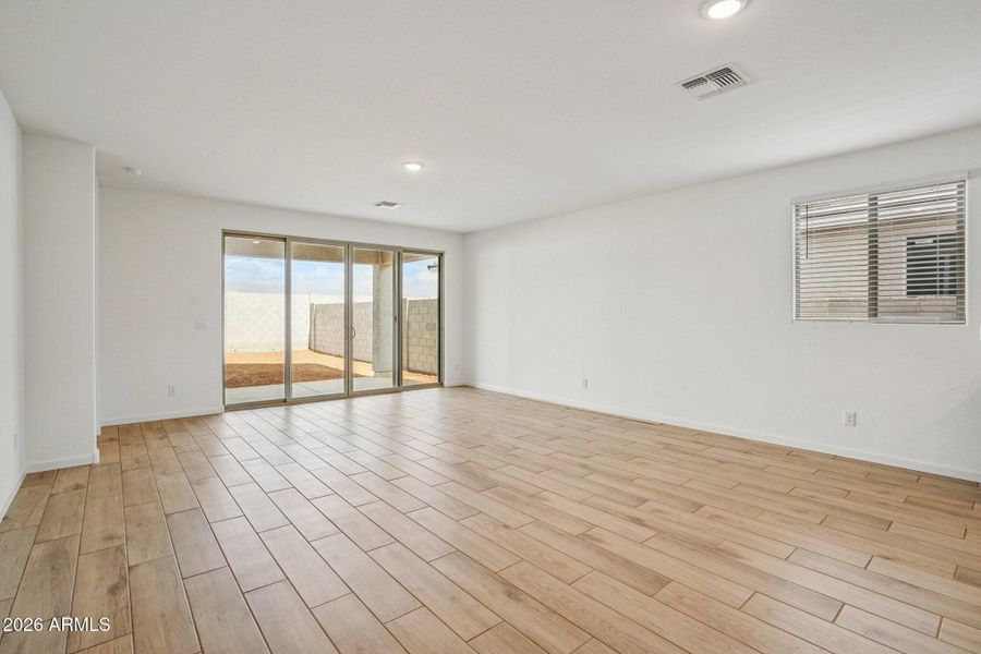 5-web-or-mls-W Camden Ave-S0301-005