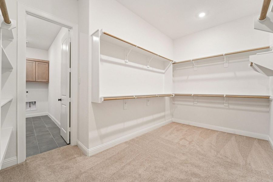 Spacious, unfurnished interior of a new home in Sienna 65', Missouri City (Image 39).