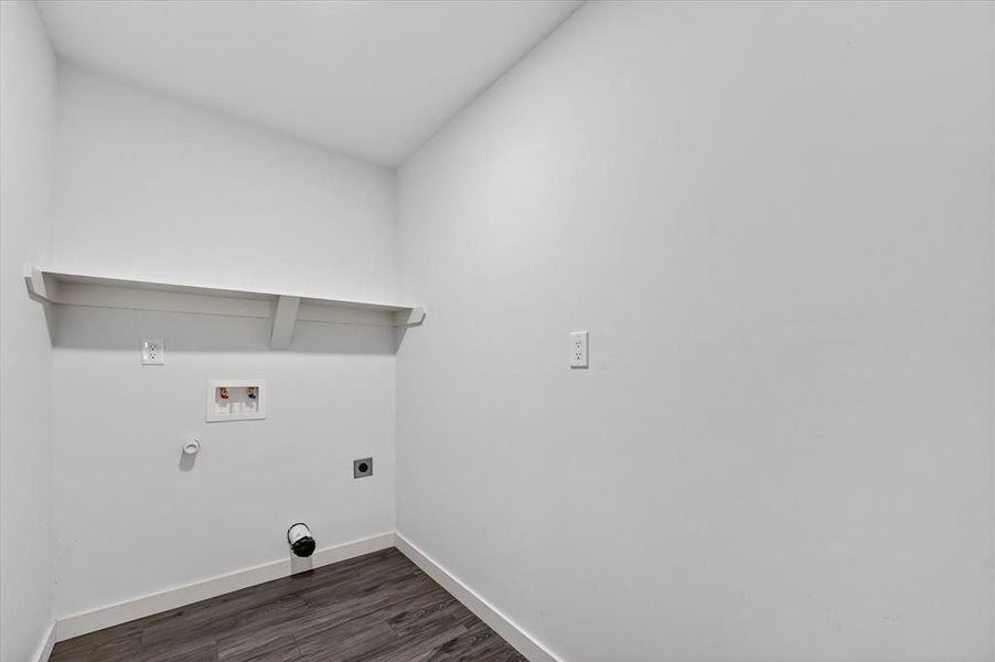 Spacious, unfurnished interior of a new home in , Mabank (Image 14).