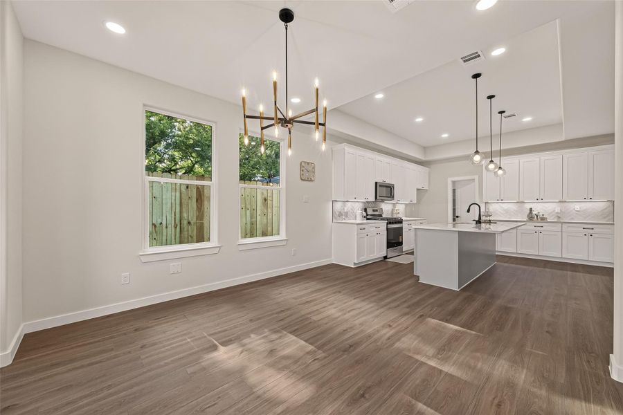 Spacious, unfurnished interior of a new home in , Deer Park (Image 19).