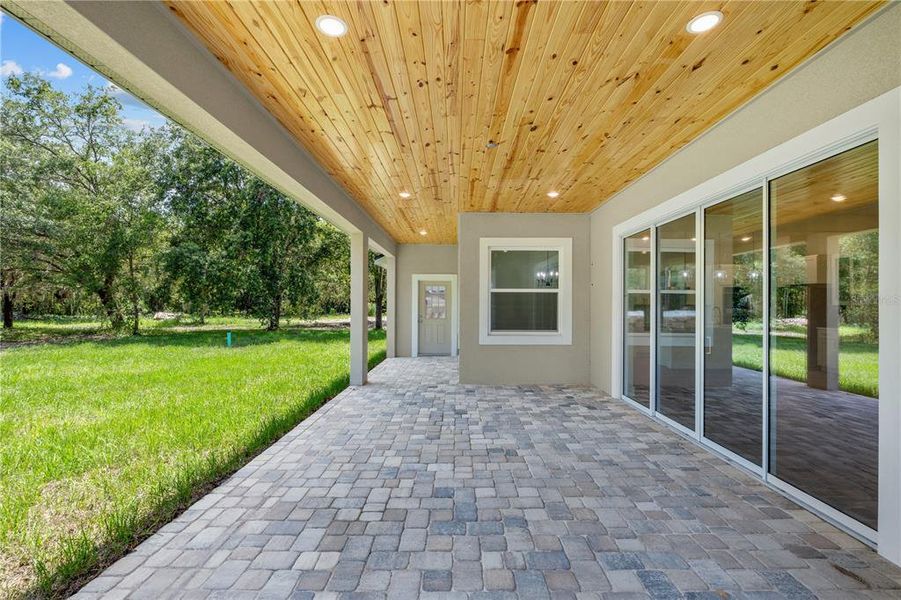 Exterior details and patio area of a home in , Ocala (Image 3).