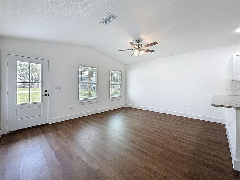 Spacious, unfurnished interior of a new home in , Weeki Wachee (Image 21).
