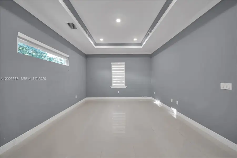Spacious, unfurnished interior of a new home in , Lehigh Acres (Image 16).