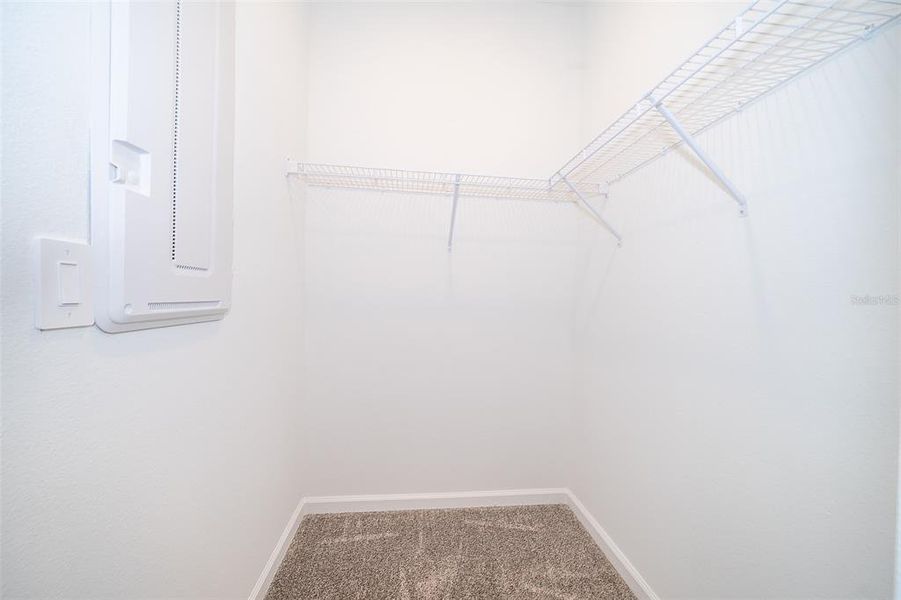 Spacious, unfurnished interior of a new home in Windsong: Estate Collection, Leesburg (Image 10).