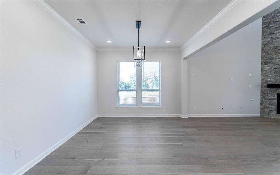 Spacious, unfurnished interior of a new home in Heath Golf & Yacht Club, Heath (Image 21).