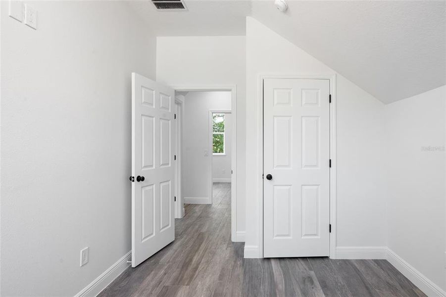 Spacious, unfurnished interior of a new home in , Plant City (Image 8).