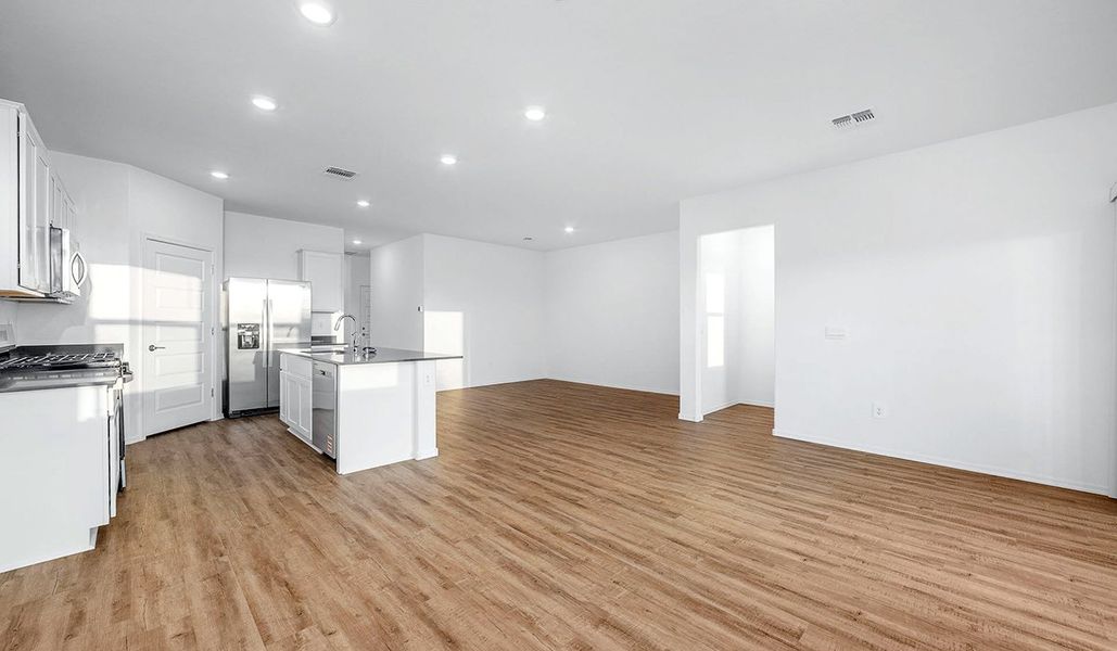 Spacious, unfurnished interior of a new home in Saguaro Bloom, Marana (Image 16).