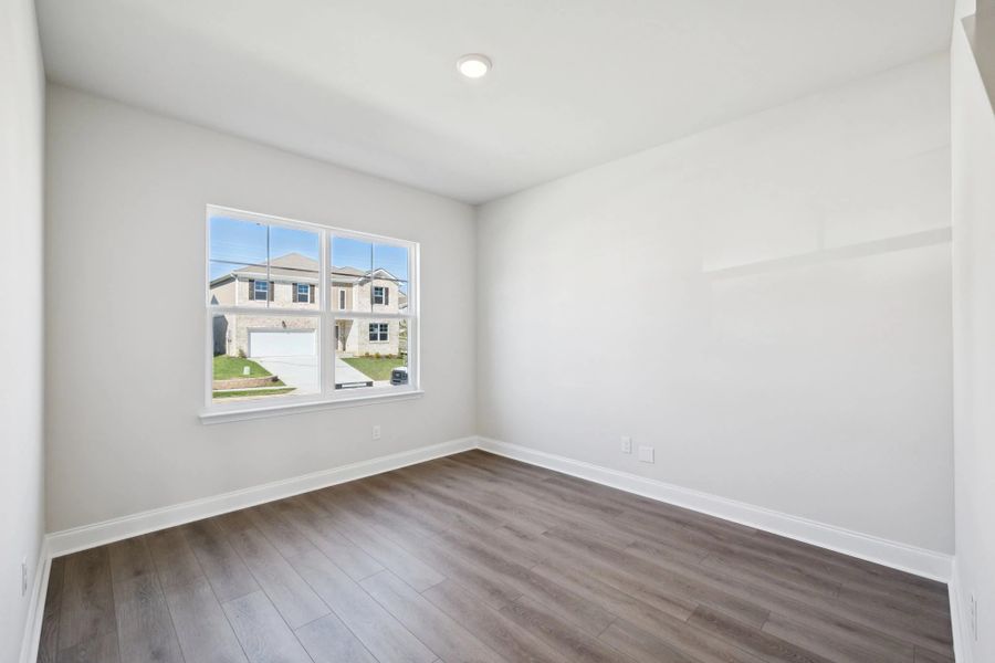 Spacious, unfurnished interior of a new home in Cades Bluff, Lebanon (Image 15).