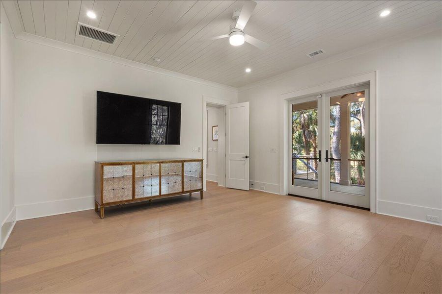 Spacious, unfurnished interior of a new home in , Kiawah Island (Image 24).
