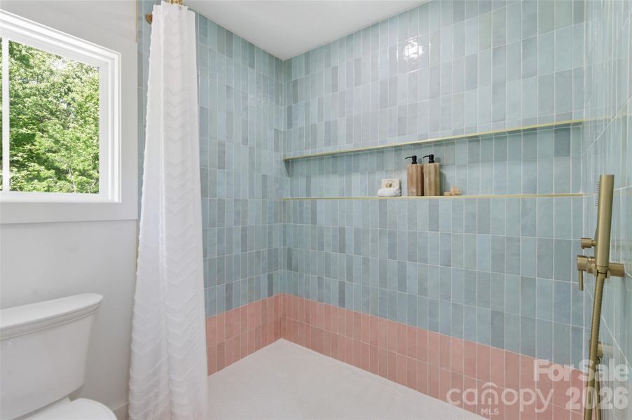 Customizable Full Bath