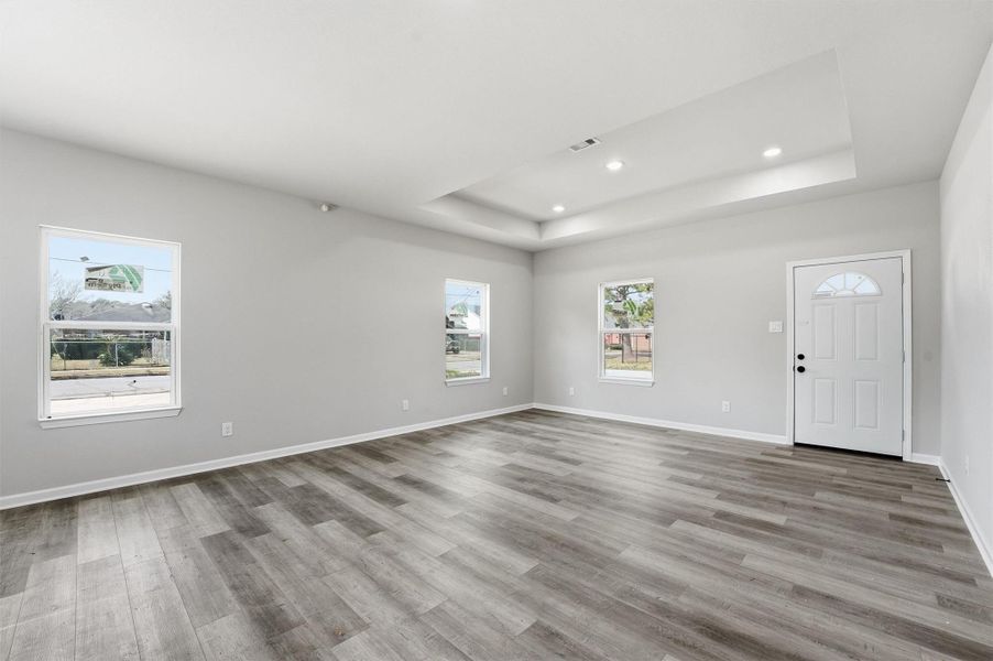 Spacious, unfurnished interior of a new home in , Beaumont (Image 8).