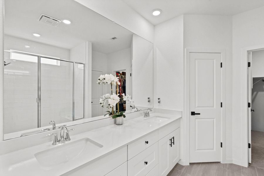 Furnished interior view inside a new home in Lago Mar, Texas City (Image 11).