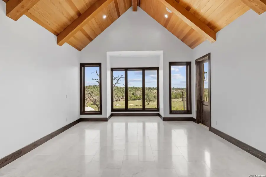 Spacious, unfurnished interior of a new home in , Fredericksburg (Image 21).