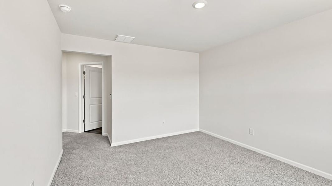 Spacious, unfurnished interior of a new home in Baxter Village, Boiling Springs (Image 25).