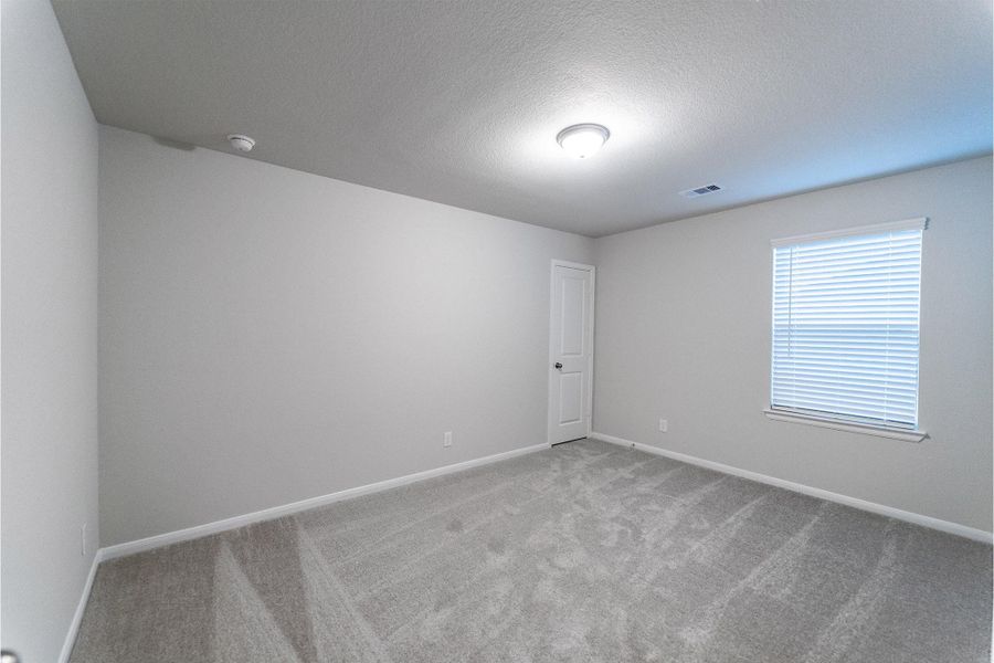 Spacious, unfurnished interior of a new home in Creekhaven, Rosharon (Image 16).