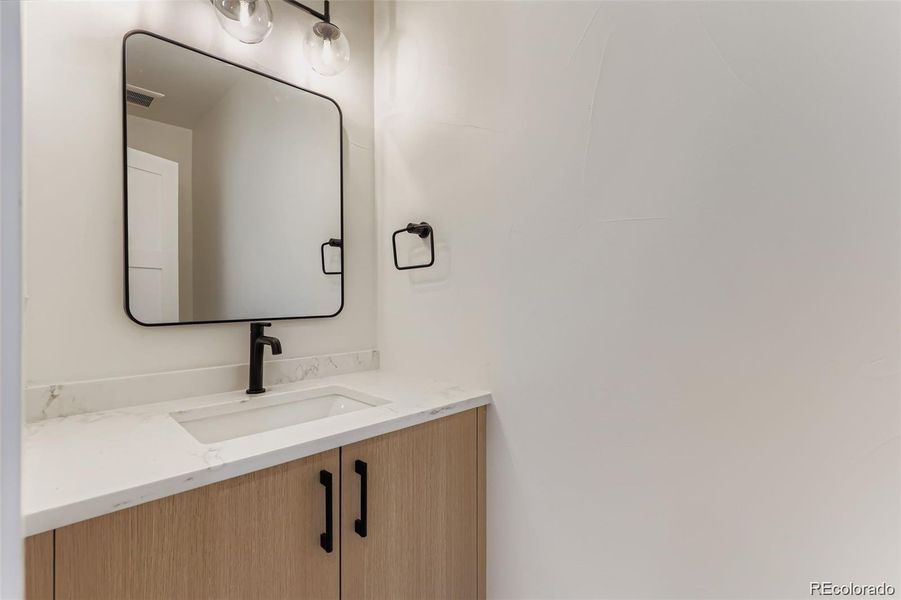 main floor 1/2 bathroom