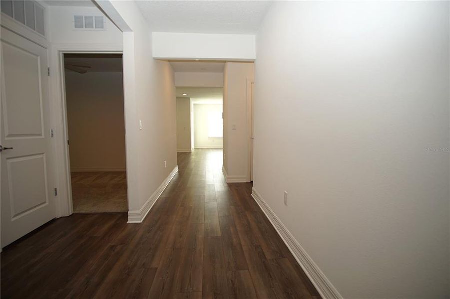 Spacious, unfurnished interior of a new home in Summers Cay, Thonotosassa (Image 24).